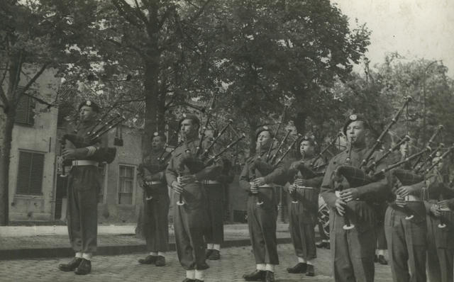 CBTC Pipes and Drums at Willemstad (3)