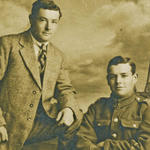 Private Leslie Matthews, No 9 Commando, and his brother Derek.
