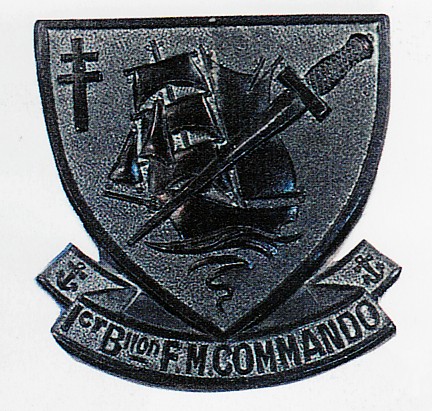 Die struck Bronze Badge worn by French Marine volunteers with No4 Commando