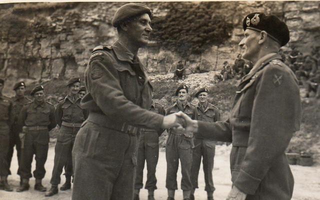 Capitaine de Corvette Philippe Kieffer and Monty, awards ceremony L'écarde quarry, Amfreville 16th July 1944.
