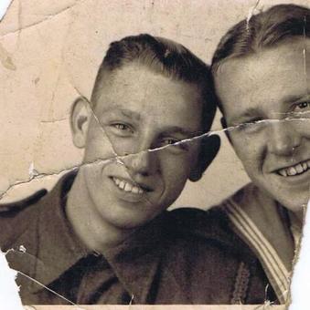 Charles Robson, No 5 Cdo., with unknown sailor.