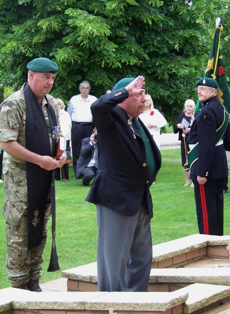 Roy Cadman, No.3 Commando, lays the Wreath, NMA 2016