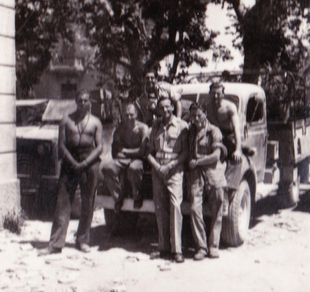 No.2 Commandos Pete Smith, Jack White, Charlie Goff and others