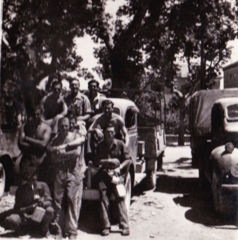 No.2 Commandos with transport