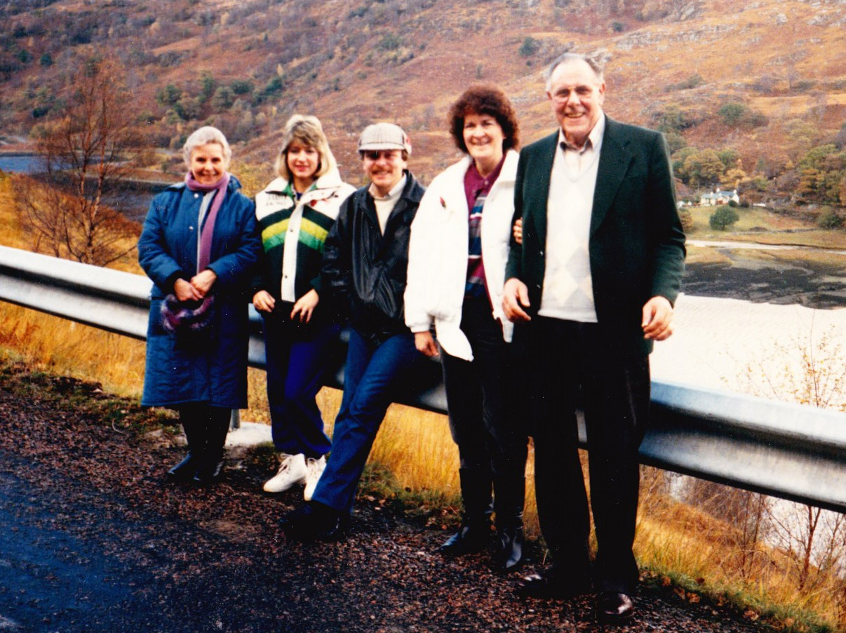 Pat White, Jan and John White, Betty and Peter Smith (2 Cdo)