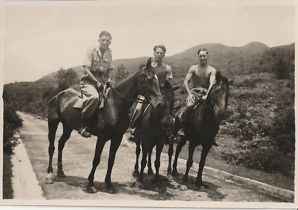 Arthur Baseley (centre) and No.5 Commando pals