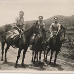 Arthur Baseley (centre) and commando pals