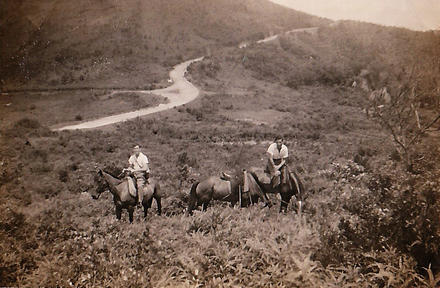 Members of No.5 Commando on horseback