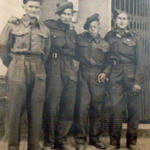 Pte Sheard (left) and others from No 2 Cdo.