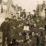 Mne Kidwell (centre) and others from 46RM Cdo