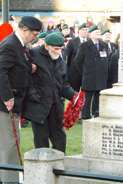 Jack Lamb, No.3 Commando approaches The War Memorial