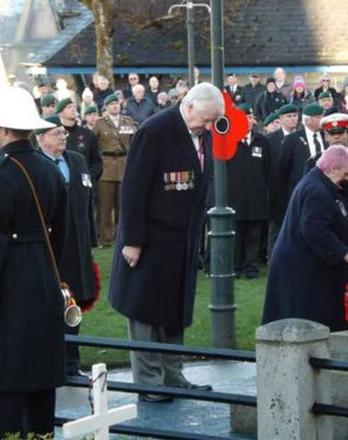 David Justice Lays The Wreath on behalf of The CVA, London Branch