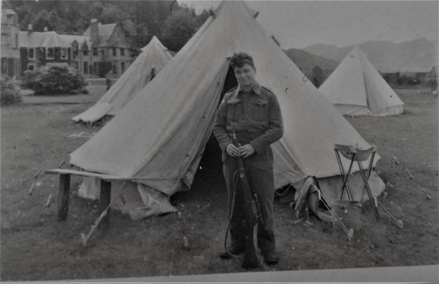 Fred Peachey No.4 Independent Coy., with sniper's rifle 1941,