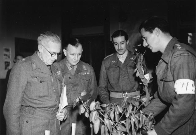 Capt K.M. Pammenter, No.5 Commando, School of Eastern Warfare, Brockenhurst.