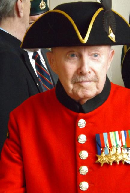 Roy Cadman, No.3 Commando and RH Chelsea In-Pensioner (1)