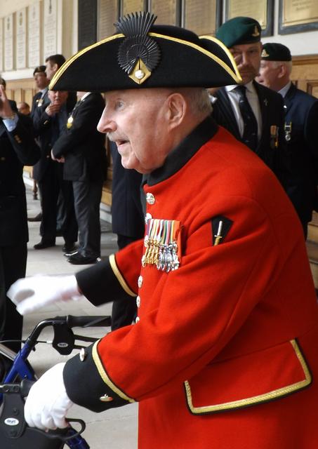 Roy Cadman, No.3 Commando and RH Chelsea In-Pensioner (2)