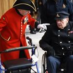 Roy Cadman (No.3 Cdo) and fellow In-Pensioner