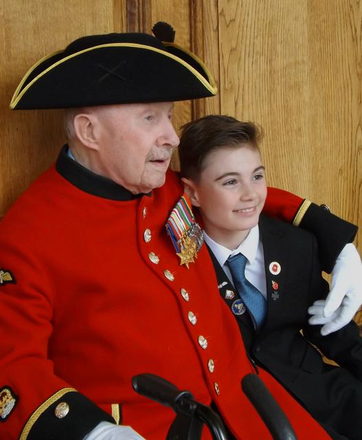 Roy Cadman (No.3 Cdo) and fan