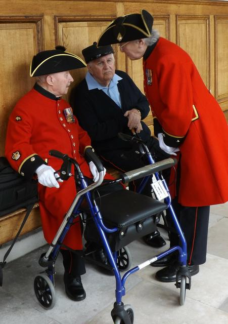 In-Pensioner Marjorie Cole stops to chat with Roy Cadman