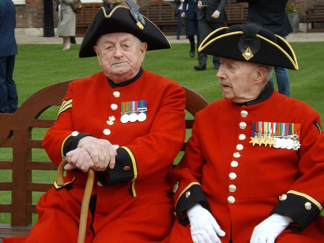 Pat Higgins, RAMC & Roy Cadman, No.3 Cdo.