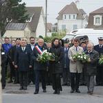 Mayors of Ouistreham and Colleville-Montgomery laying flowers