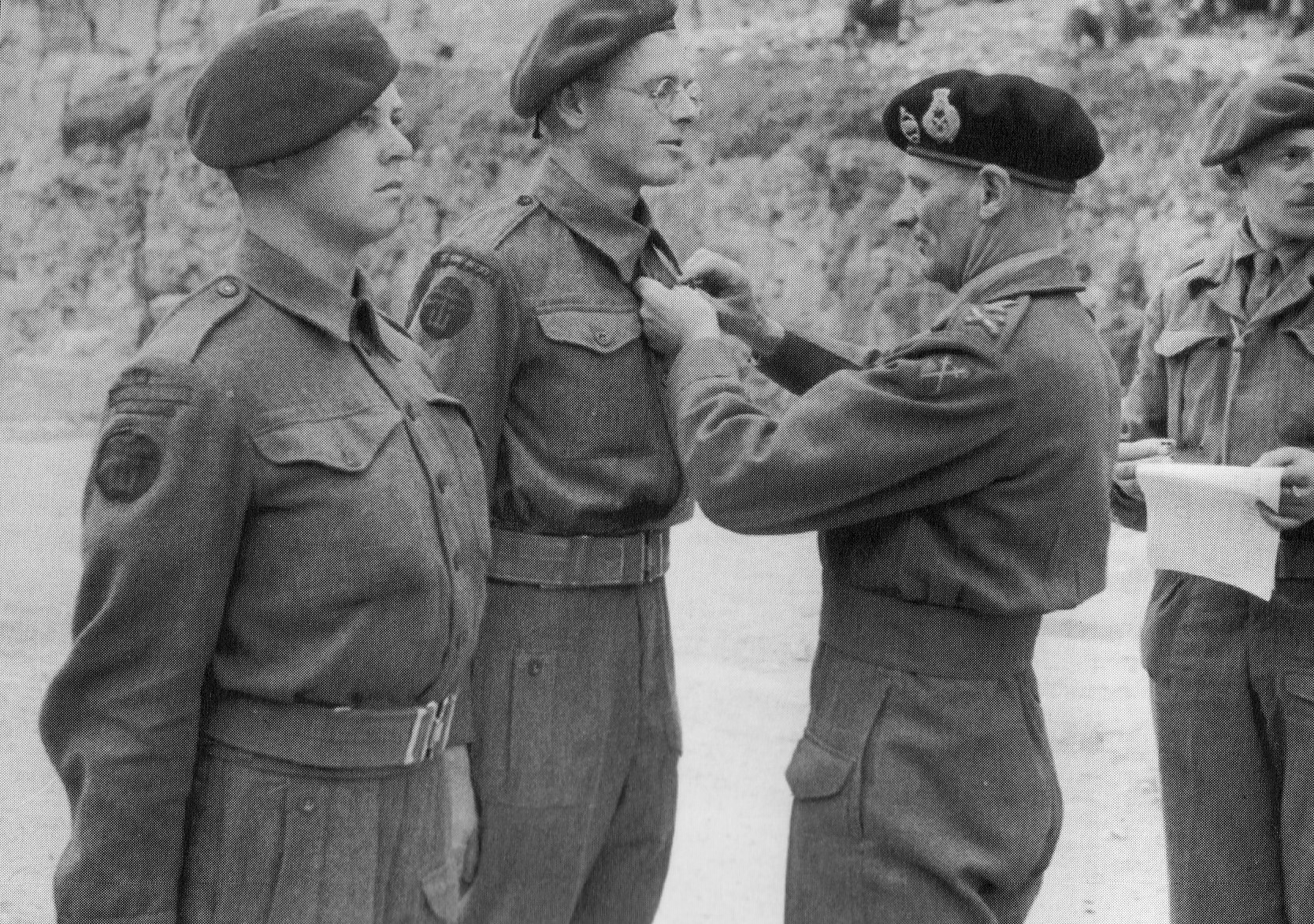 LCpl Tickle of No.48 RM Cdo. and Mne. Vardy of No.46 RM Cdo.