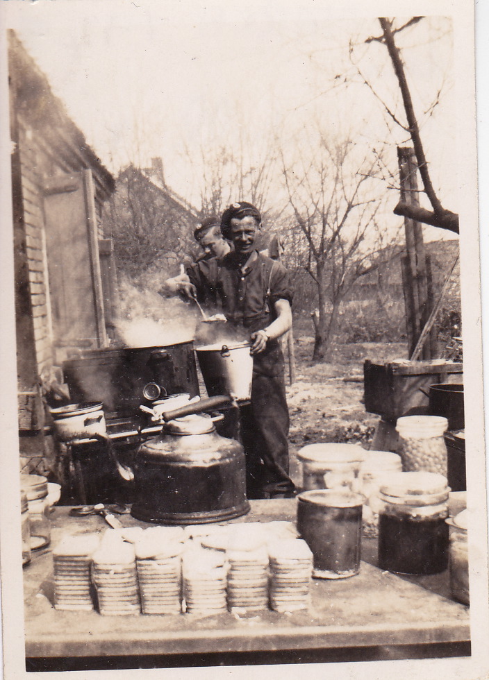 Bob Yaxley and Len Campbell 45 Cdo 'E' tp 1945