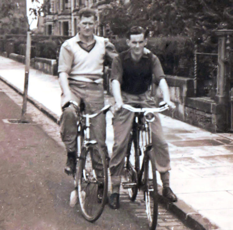 No.2 Commando 5 troop veterans Tiny Burke BEM and Joe Rogers MM (right)