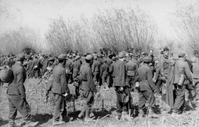 No.2 Commandos with German prisoners