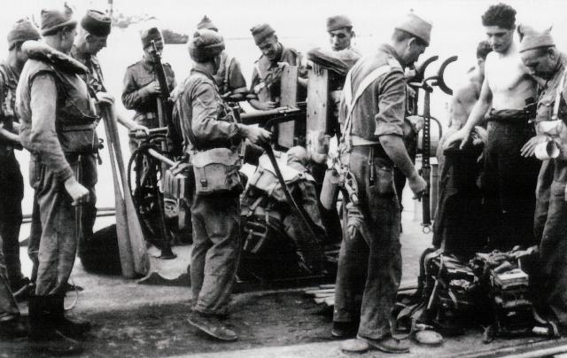 Men of No 9 Commando on board an ML