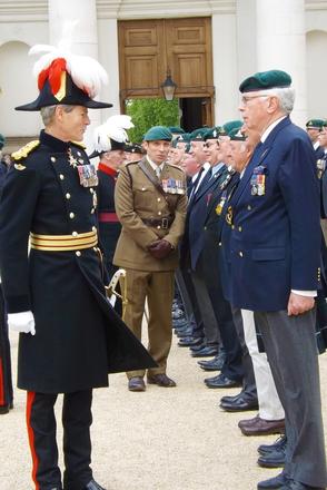 General Sir Adrian Bradshaw, KCB, OBE, Governor of The RH Chelsea, inspects the Commando Veterans.