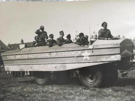 No.4 Commando back from a night raid - with prisoners
