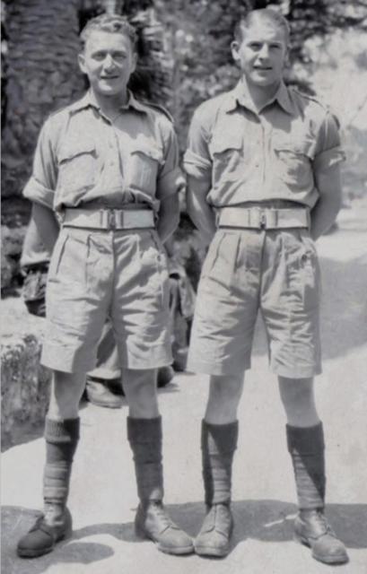 Doug Twiddy (left) and Walter Ainslie, No.2 Commando 5 Troop