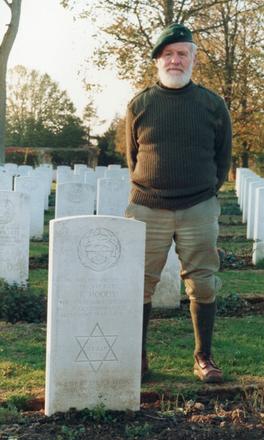 Geoff Broadman at the grave of Peter Moody [Meyer], No.10(IA) Cdo
