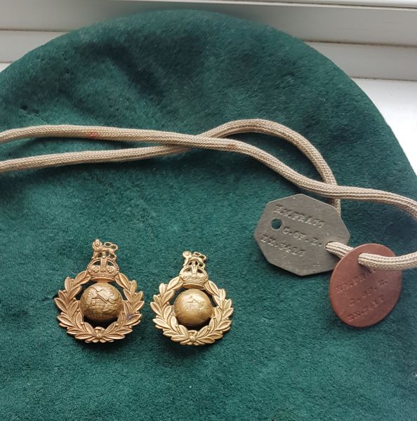 Commando Beret, badges and tags of Mne. Howard Pratt 45RM Cdo.
