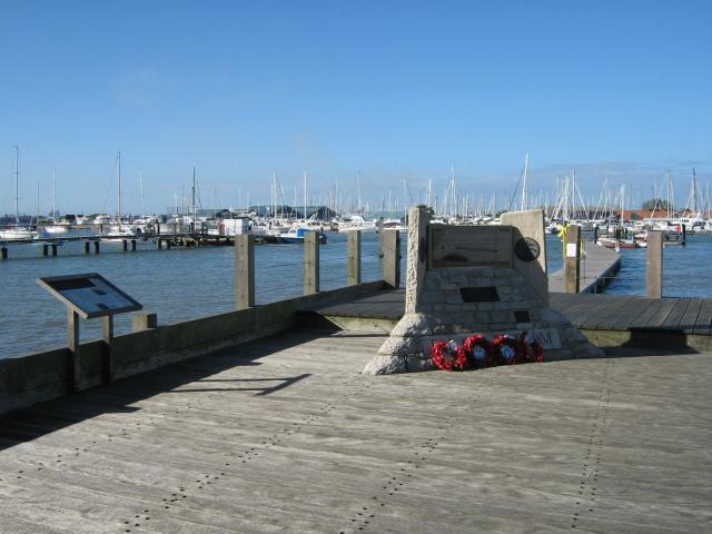 40th Anniversary plaque at Warsash, River Hamble (2)