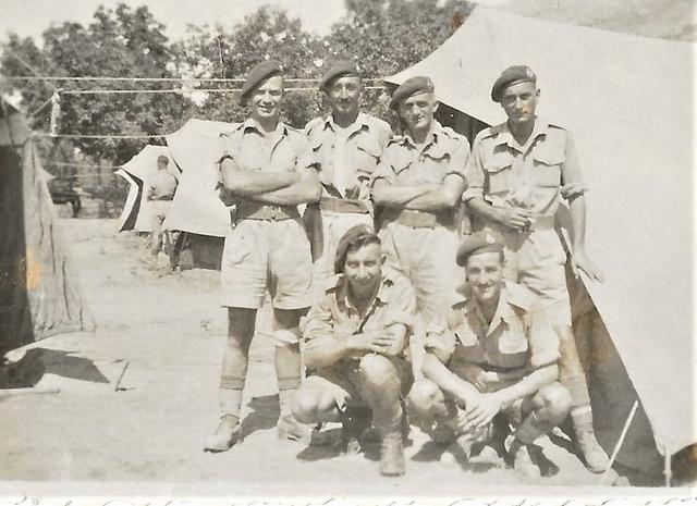 Mne. Gordon Smith (1st left) and others, 40RM Commando