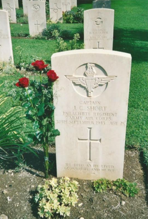 Grave of Captain Jack Cameron Short, 2 Para. formerly No.5 Cdo.