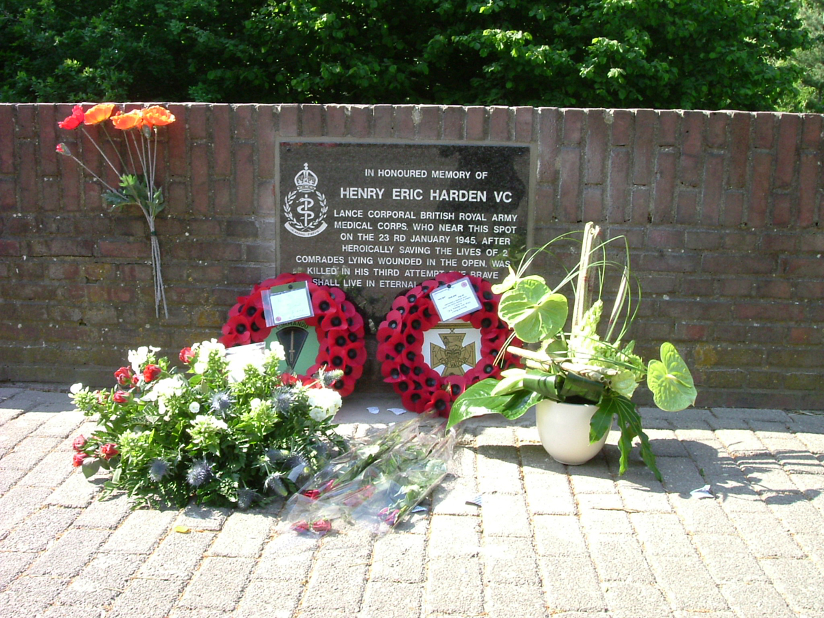 New plaque unveiled 5th May 2007