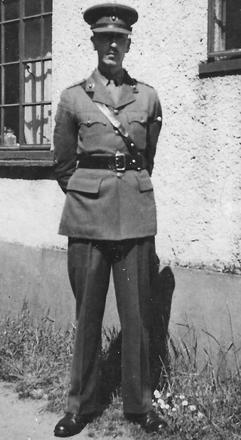 Lt. E.F.J. Earwaker, 41RM Commando and RM Holding Commando